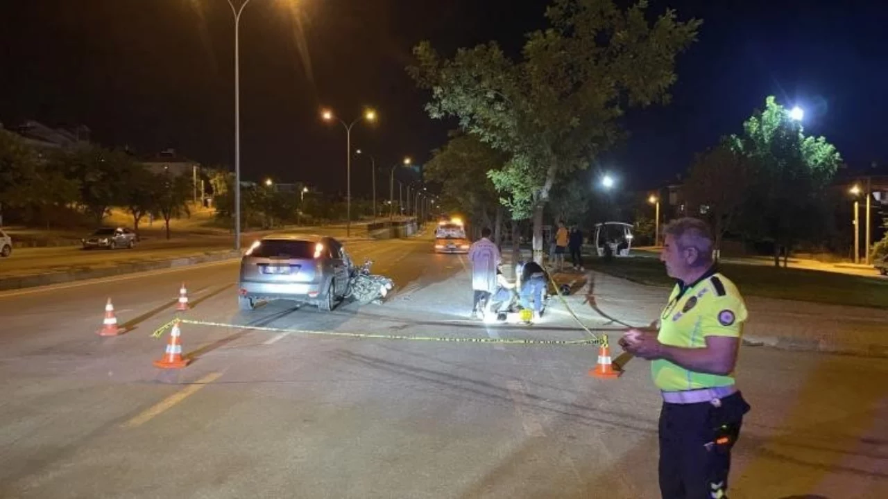 Karaman'da feci kavşak kazası: 18 yaşındaki s&uuml;r&uuml;c&uuml; hayatını kaybetti
