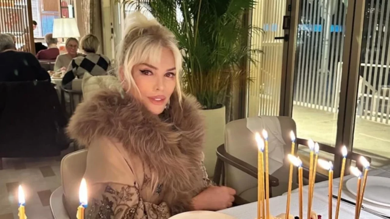 Ajda Pekkan'dan 25 bin dolarlık gen&ccedil;lik iksiri iddiasına yanıt: Ger&ccedil;ek sırrını a&ccedil;ıkladı