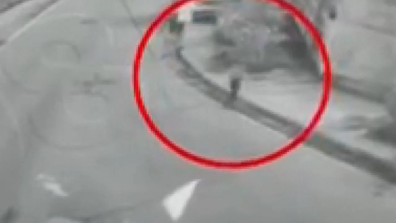 Bağcılar'da iş yeri kurşunlayan 2 ş&uuml;pheli tutuklandı