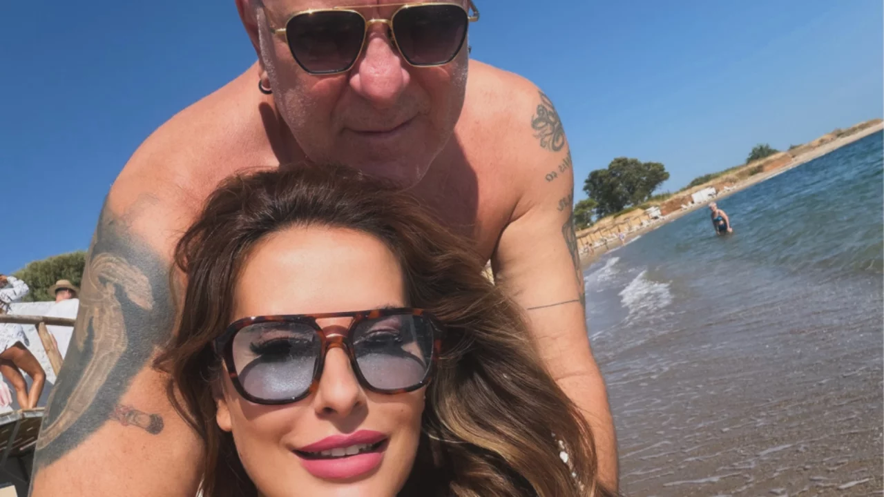 Burak Sergen soluğu Yunanistan'da aldı! Eşi Gizem Sergen ile tatil keyfi