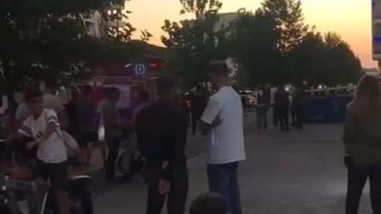 Balkondan d&uuml;ş&uuml;p &ouml;ld&uuml;! O isim g&ouml;zaltında...