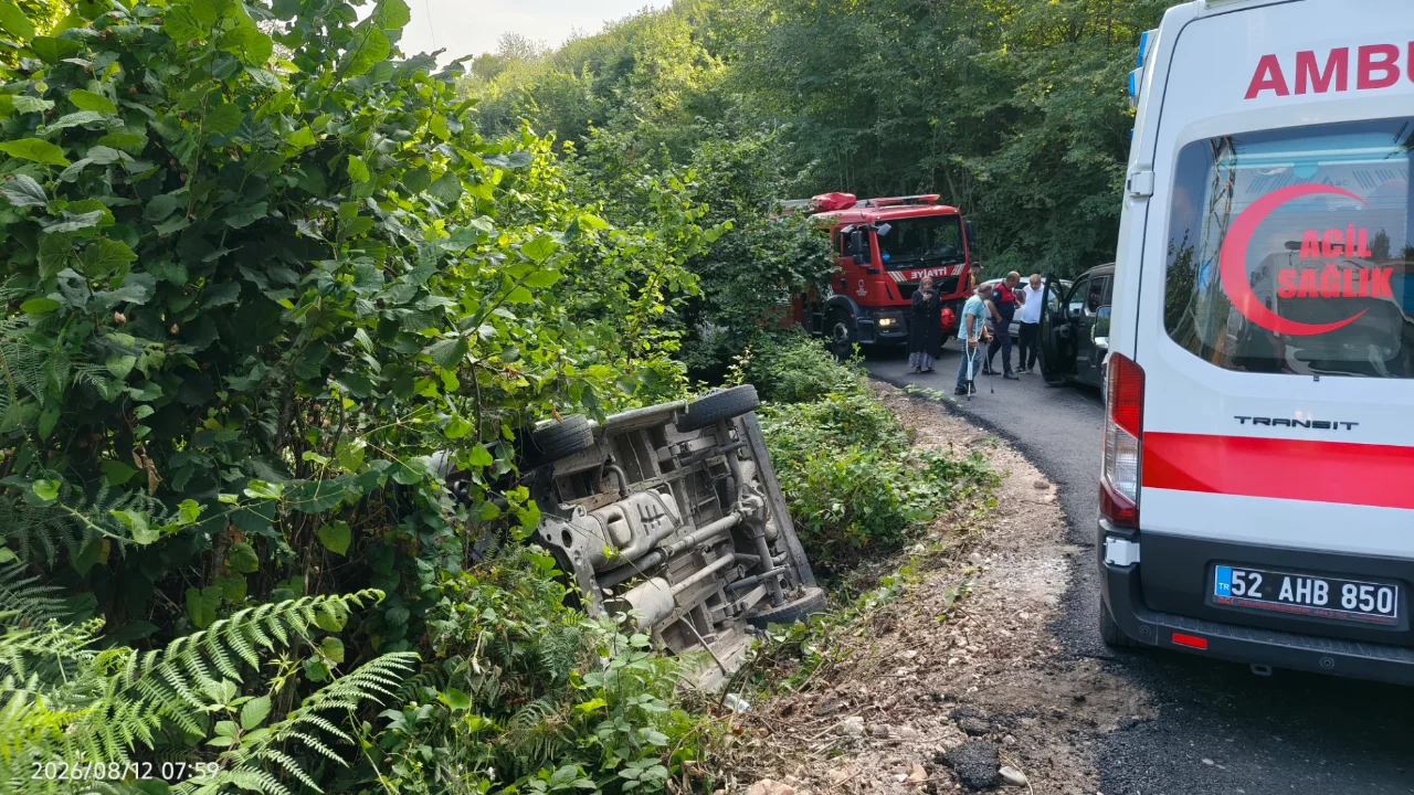 İş&ccedil;ileri taşıyan minib&uuml;s kaza yaptı! &Ccedil;ok sayıda yaralı var