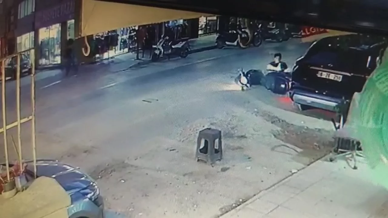 Bursa'da &ccedil;ukuru fark edemeyen motosikletli yere savruldu