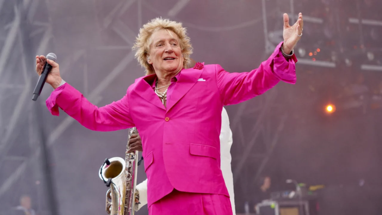 Rod Stewart'tan hayranlarını &uuml;zen karar! Ameliyat sonrası konserlerini iptal etti
