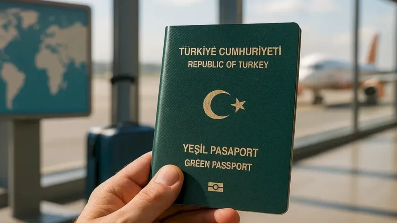 İki gruba daha yeşil pasaport yolu! Bakan &Ccedil;ift&ccedil;i şartları a&ccedil;ıkladı