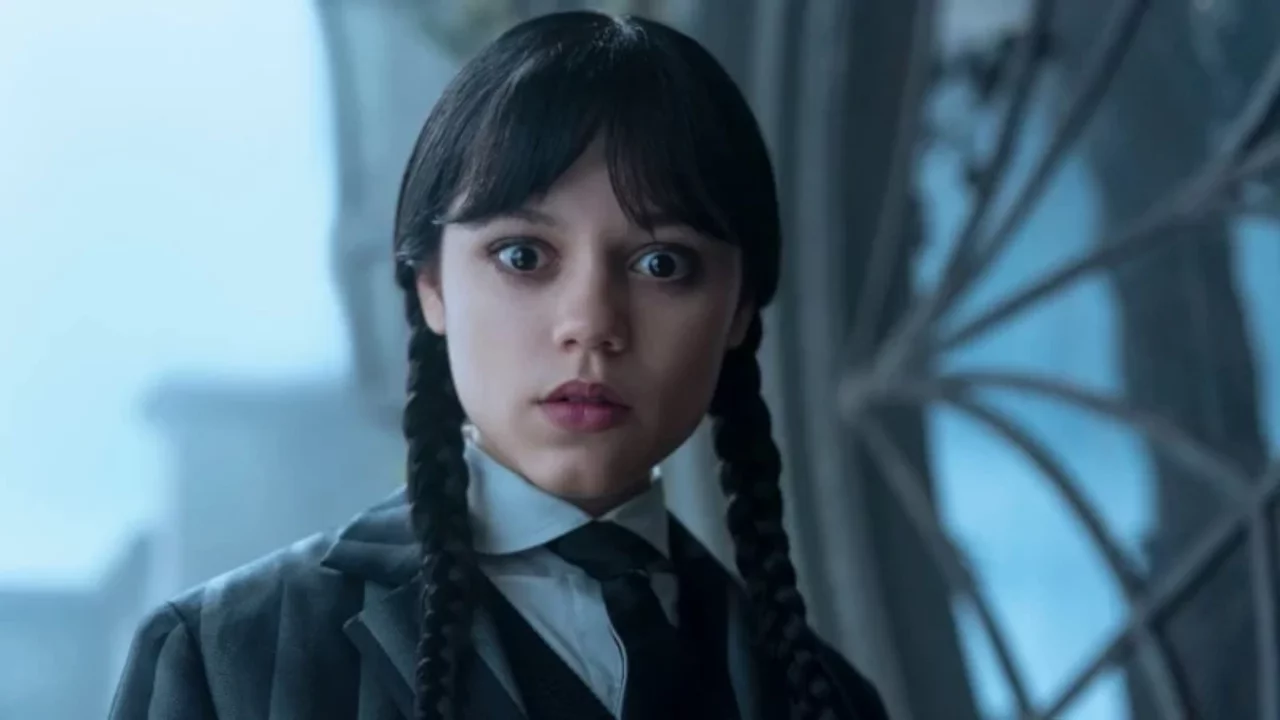 Jenna Ortega'nın son hali şaşırttı! Wednesday yıldızının 1 yıldaki değişimi g&uuml;ndem oldu