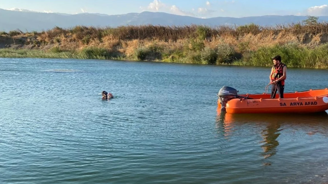 Sakarya Nehri kenarındaki gölete giren 18 yaşındaki genç hayatını kaybetti