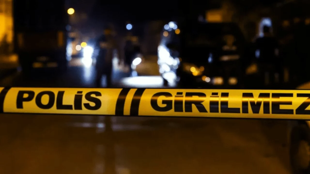 &Uuml;&ccedil; &ccedil;ocuk babasının feci sonu! Cansız bedeni at&ouml;lyede asılı halde bulundu...