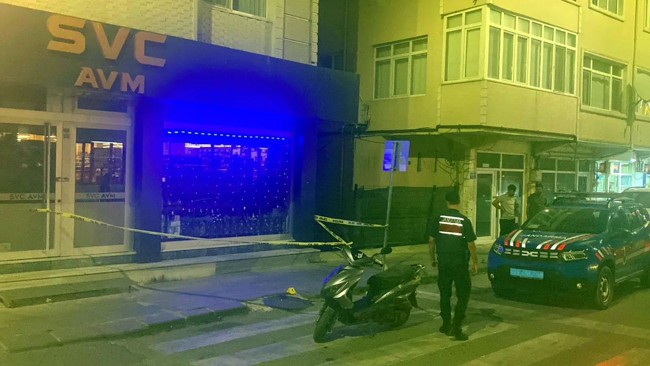 &Ccedil;erkezk&ouml;y'de 5'inci kattan d&uuml;şen 2 yaşındaki &ccedil;ocuk hayatını kaybetti