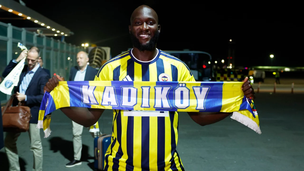 Fenerbahçe'nin yeni golcüsü Romelu Lukaku İstanbul'a geldi