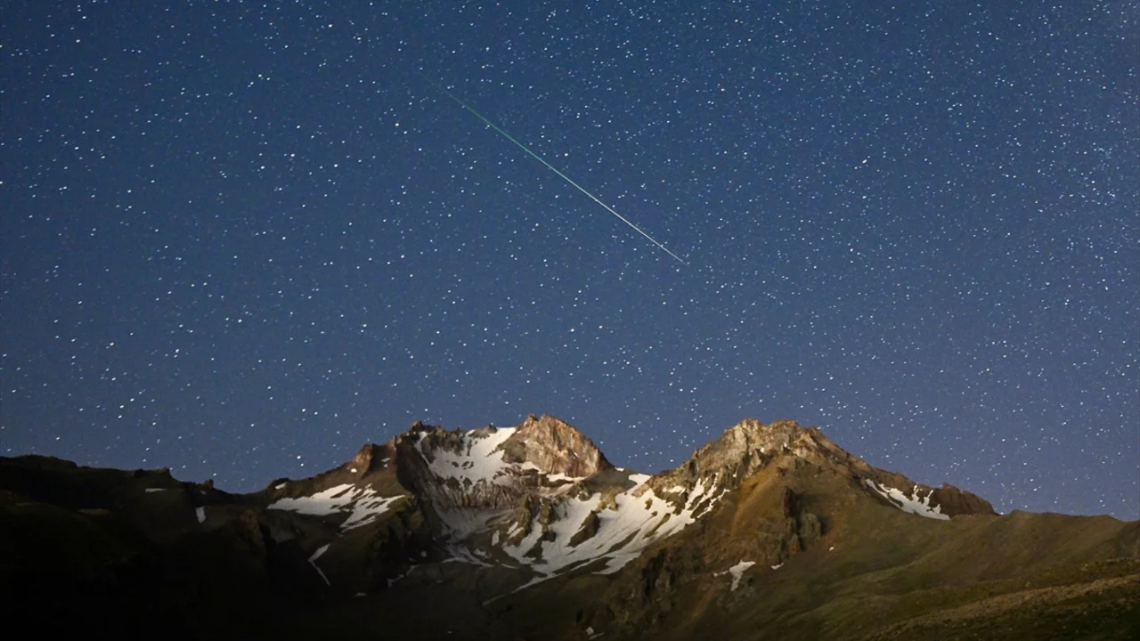 Erciyes'te Perseid meteor yağmuru i&ccedil;in g&ouml;ky&uuml;z&uuml; tutkunları buluştu