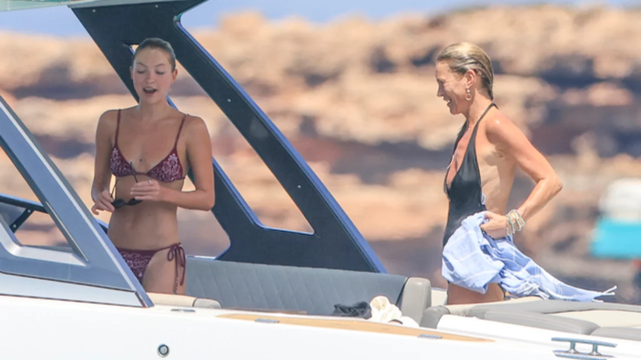 Kate Moss ve kızı Lila Moss Formentera'da! Anne-kız tatilinden dikkat çeken görüntüler