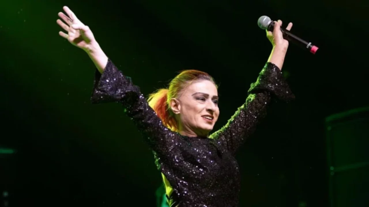 Yıldız Tilbe ile g&uuml;venlik g&ouml;revlisi arasında gerilim! &Ccedil;eşme &ccedil;ıkışında dikkat &ccedil;eken anlar
