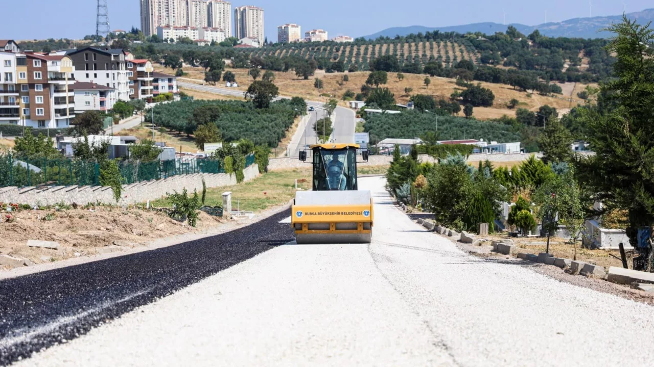 Bursa'da mezarlık yollarına kapsamlı düzenleme! 3 noktada çalışmalar sürüyor