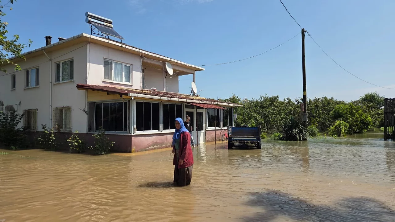 Çarşamba'yı sel aldı!