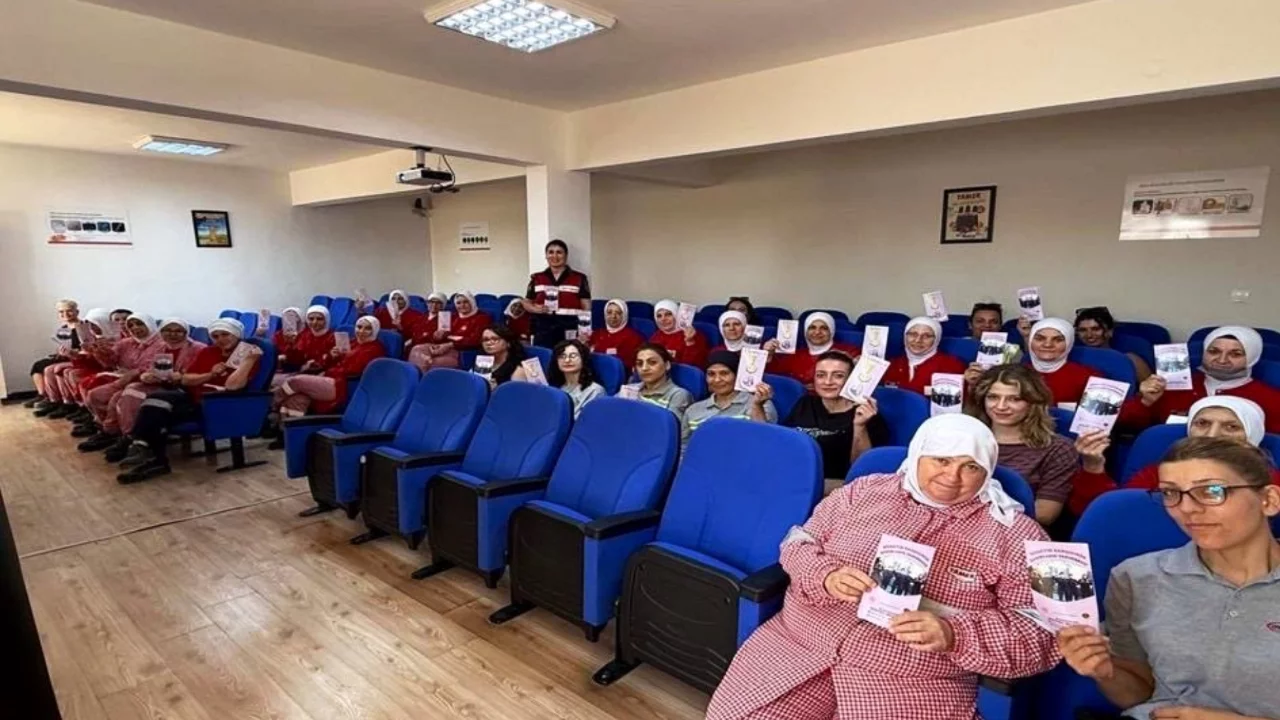 Jandarma tarafından Kadınlara KADES Anlatıldı