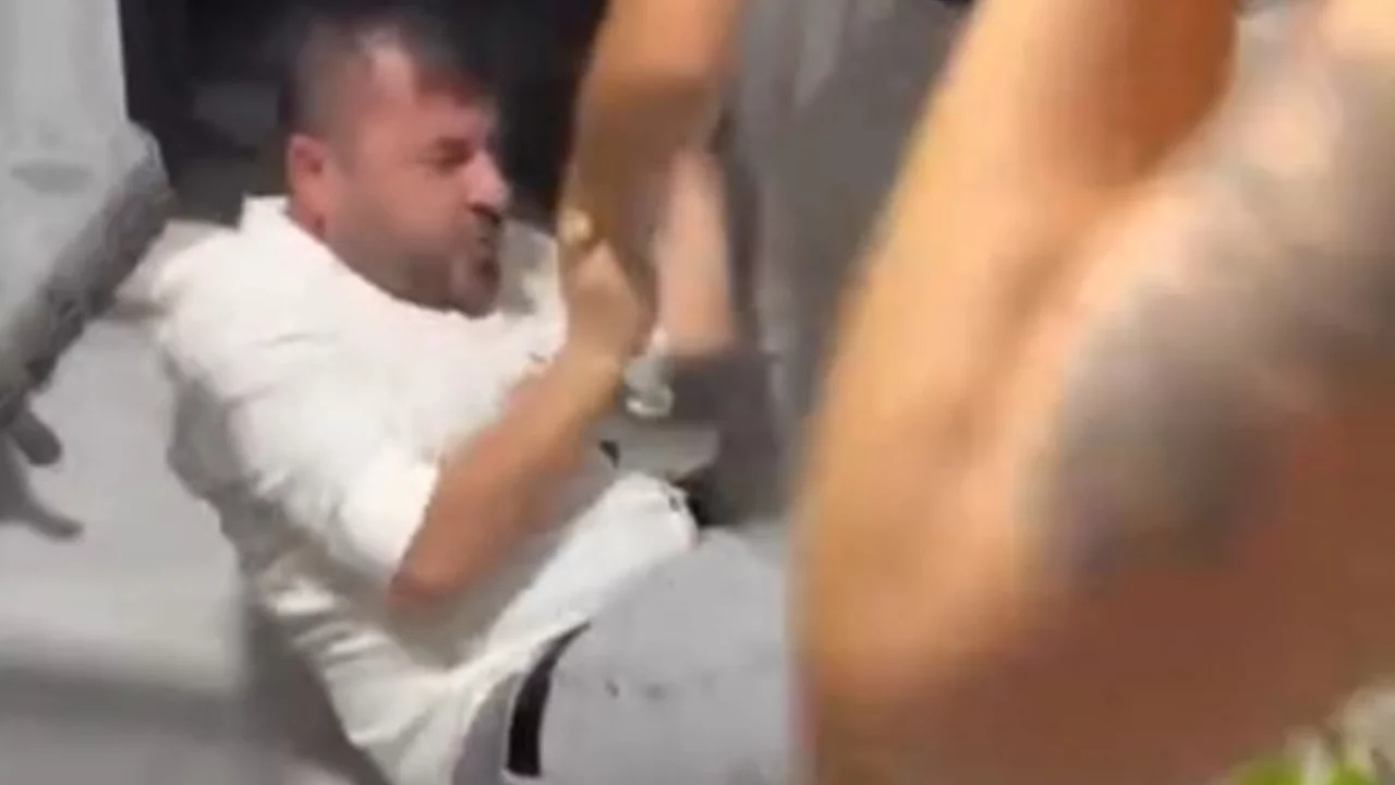 CHP'li milletvekili taciz iddiasıyla tekme tokat d&ouml;v&uuml;ld&uuml;!