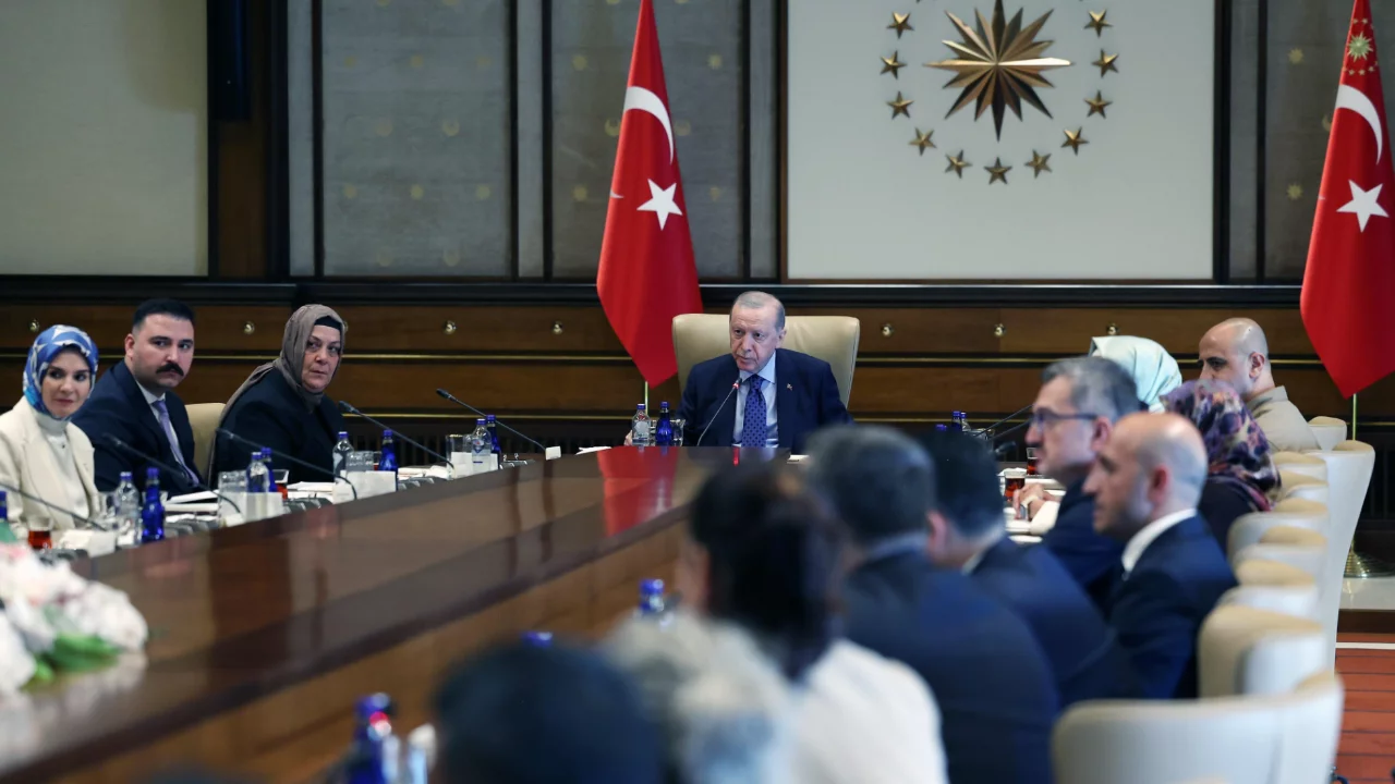 Cumhurbaşkanı Erdoğan, şehit aileleri ve gazileri K&uuml;lliye'de kabul etti