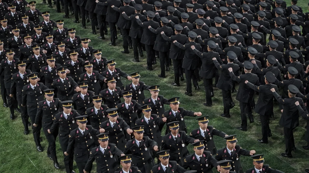 Bursa'da gurur g&uuml;n&uuml;: 1228 jandarma astsubayı mezun oldu