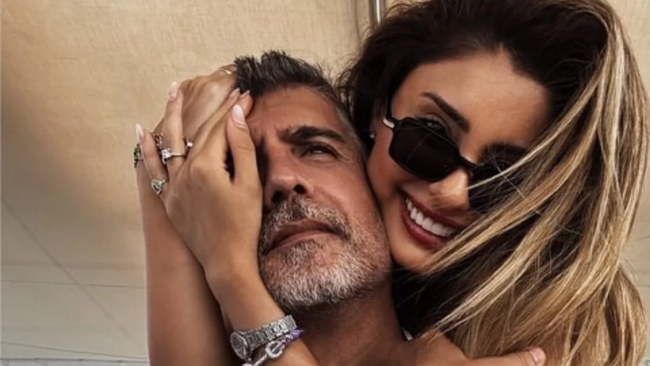 &Ouml;zcan Deniz ve Samar Dadgar'ın mavi turunda aşk dolu anlar