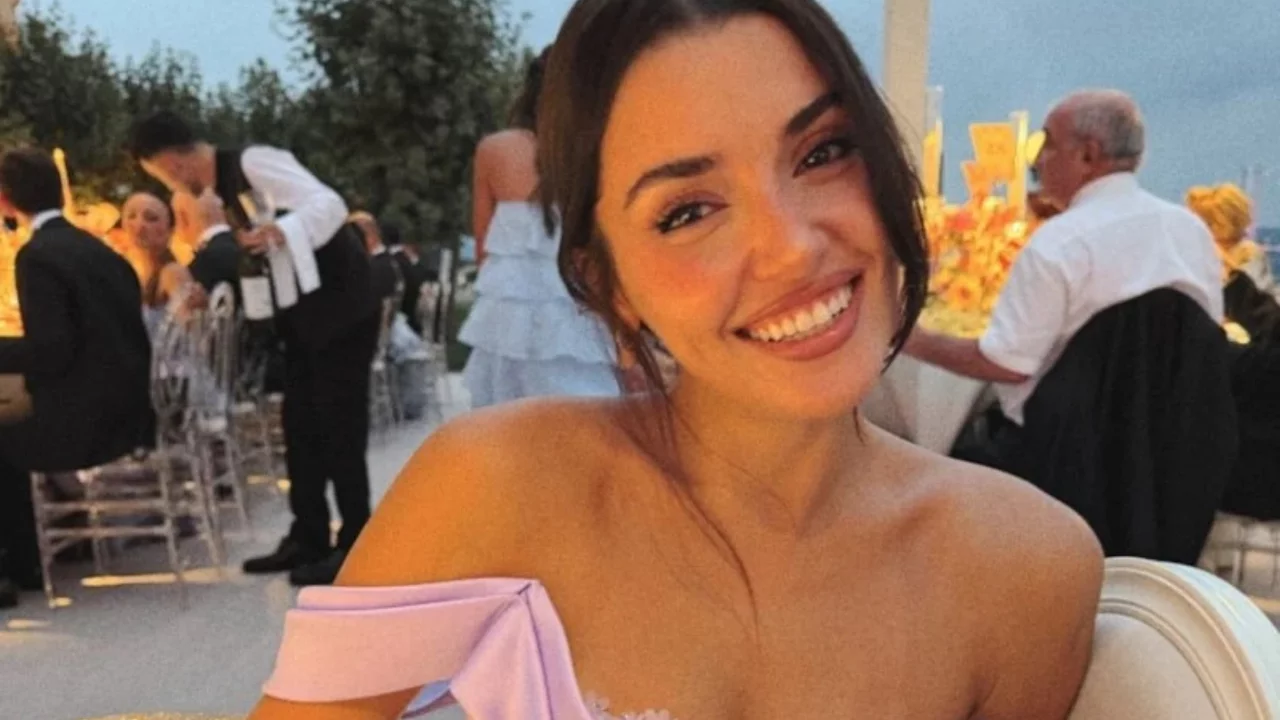 Hande Er&ccedil;el'den lila şıklığı! Zarif tarzıyla g&ouml;z kamaştırdı