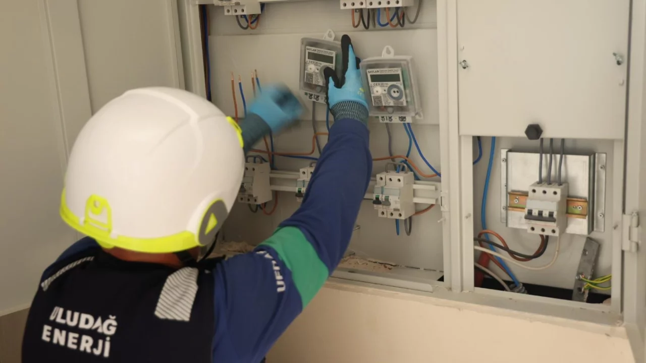 UEDAŞ, elektrik şebekesini akıllı saya&ccedil;larla d&ouml;n&uuml;şt&uuml;r&uuml;yor