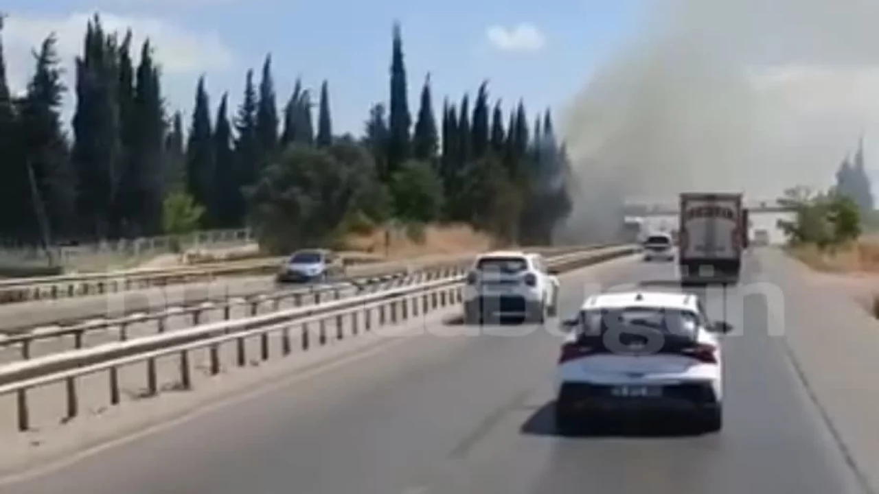Bursa'da yolu duman kapladı, alevler bariyerlere kadar dayandı!