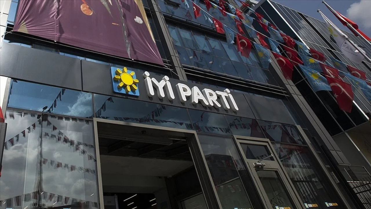 İYİ Parti'de peş peşe istifalar!