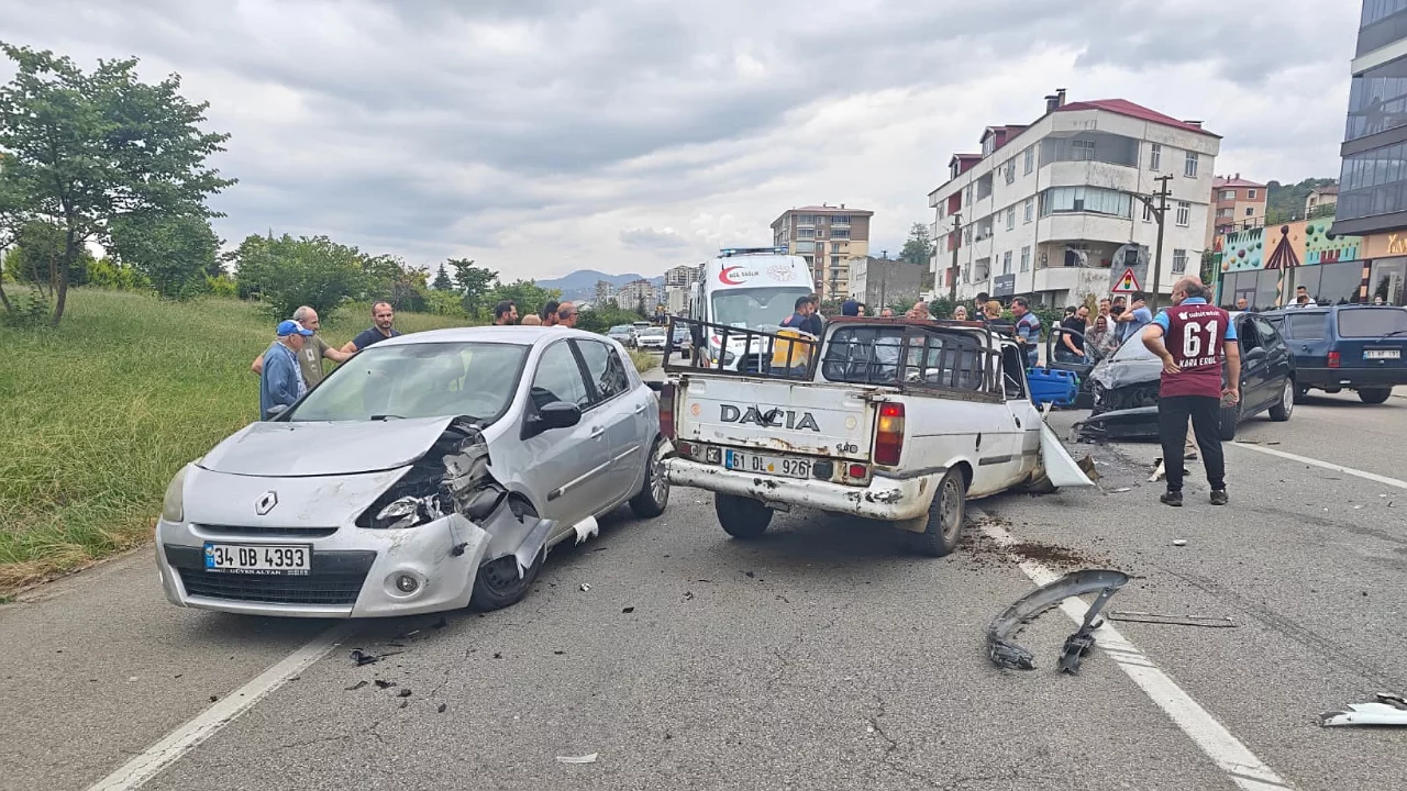 Zincirleme trafik kazasında 8 yaralı