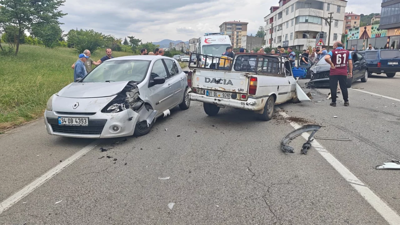 Trabzon'da zincirleme trafik kazası: 8 yaralı
