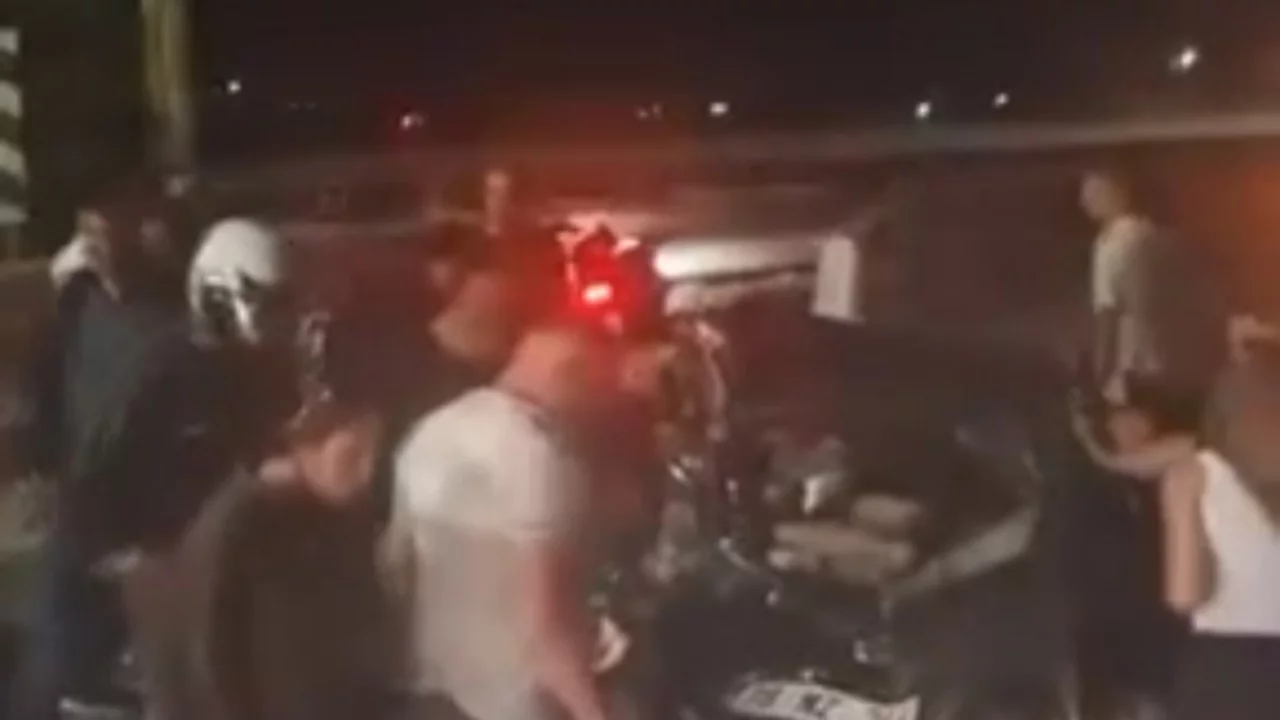 Astsubayları taşıyan otomobil bariyerlere çarptı: 3 yaralı