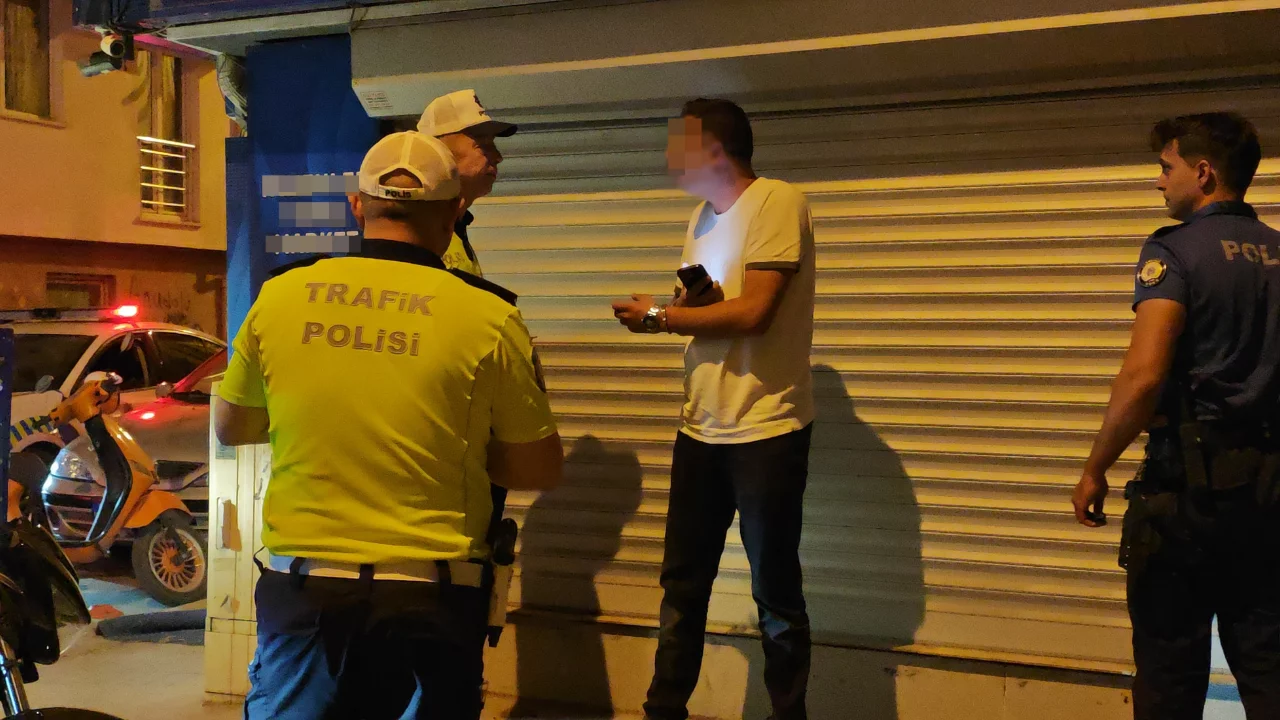 'Dur' ihtarına uymadı, alkolmetreyi &uuml;flemeyi reddetti! İşte yediği ceza...