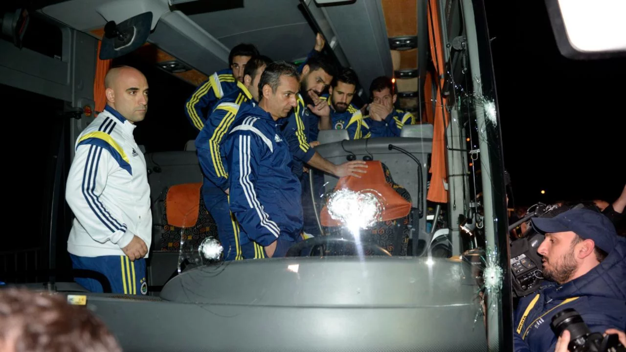 Fenerbahçe'ye Trabzon'da düzenlenen silahlı saldırı soruşturmasında 4 şüpheli adliyede