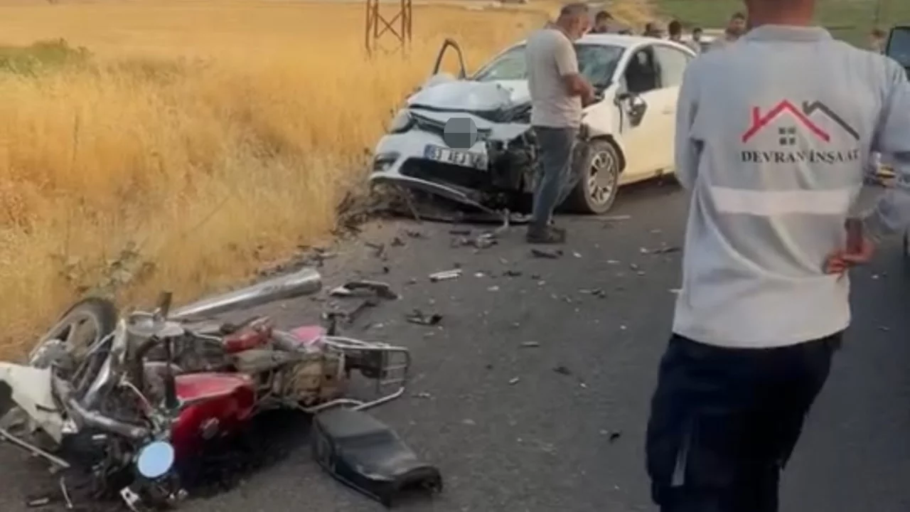 Mardin Mazıdağı'nda feci kaza: Otomobil ile motosiklet &ccedil;arpıştı, 2 kişi &ouml;ld&uuml;