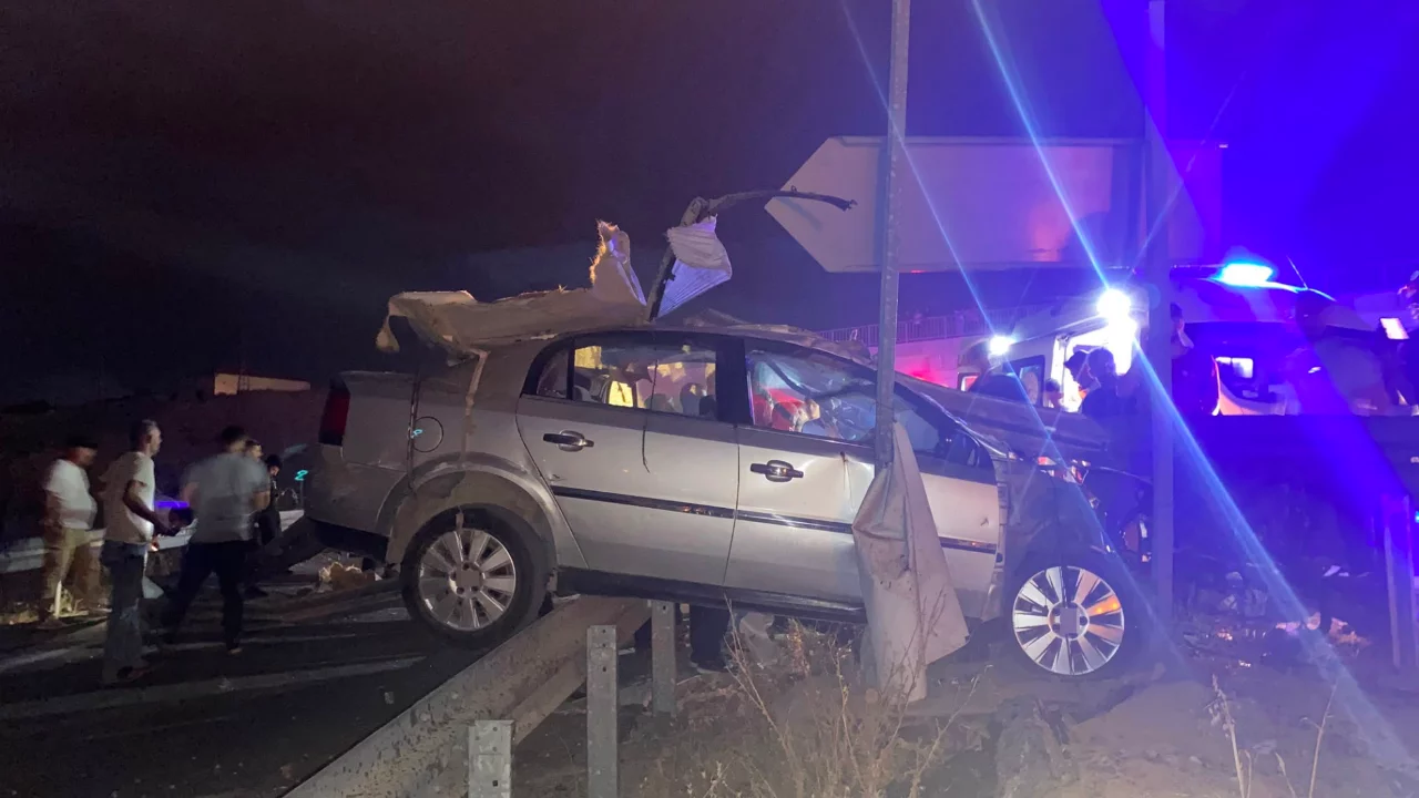 Malatya'da feci kaza: Refüje çarpan otomobilin sürücüsü öldü