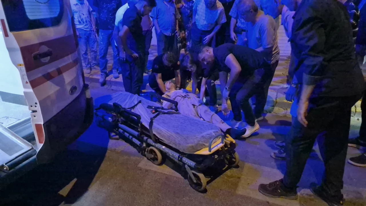 Eskişehir'de motosiklet yaşlı adama &ccedil;arptı: Hastaneye kaldırıldı
