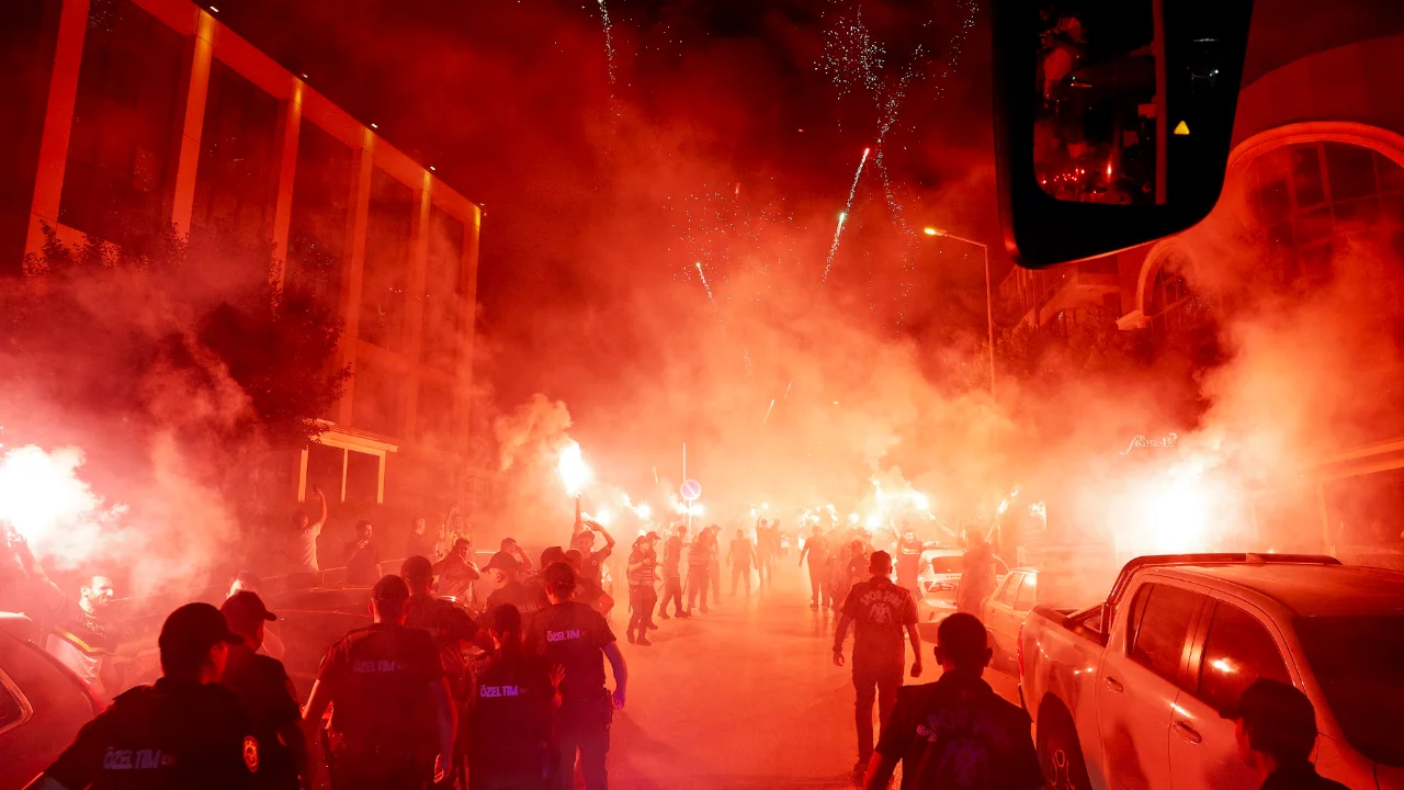 Fenerbah&ccedil;e kafilesi, Ankara'da coşkuyla karşılandı
