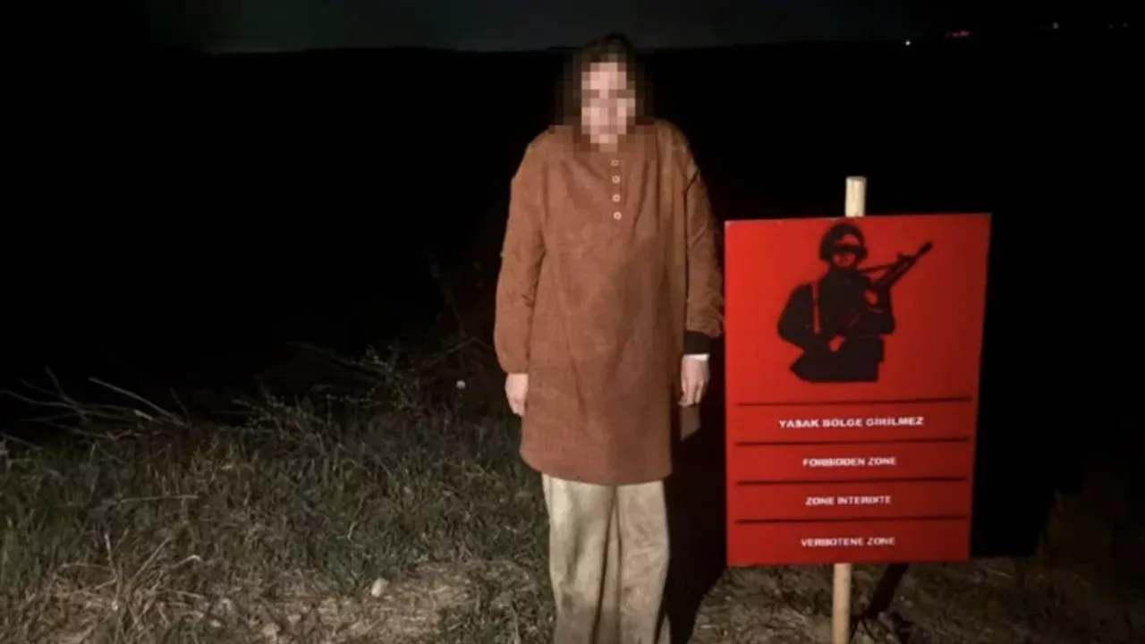 G&uuml;nd&uuml;z &ouml;ğretmen, gece kadınlar imamı: 10 yıldır aranan FET&Ouml;'c&uuml; ka&ccedil;arken yakalandı