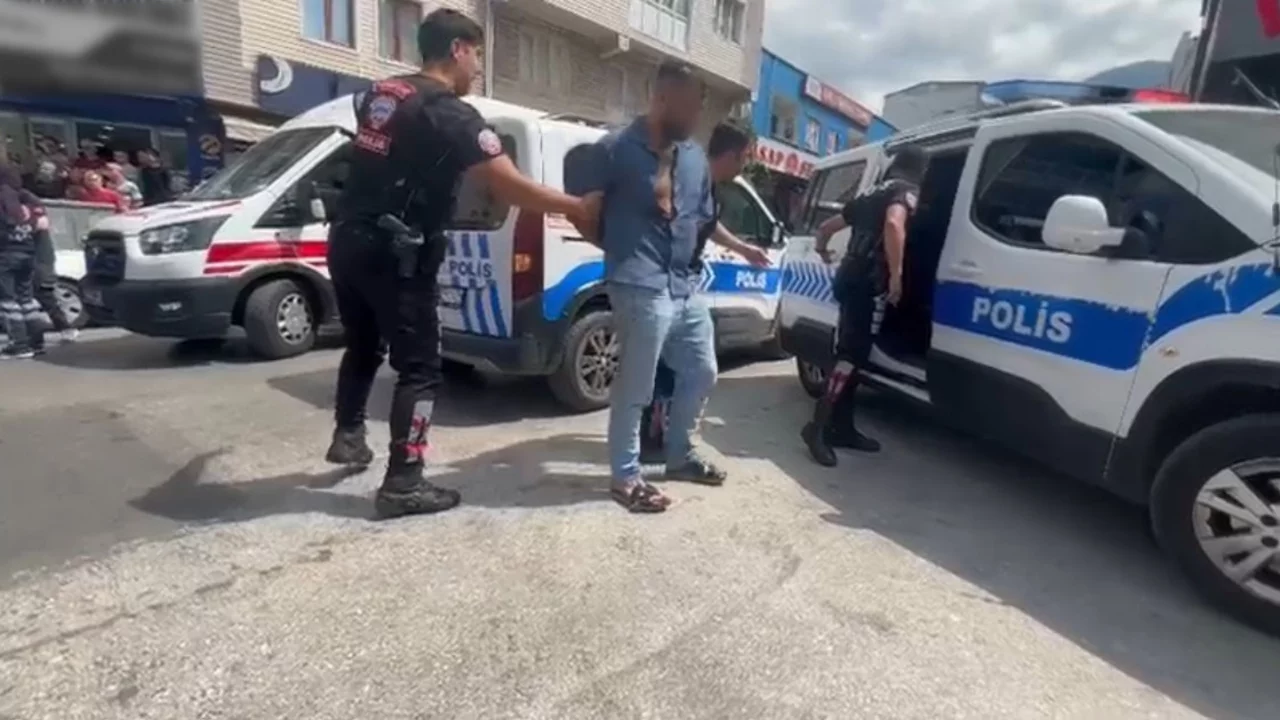 Bursa'da akraba kavgasında kan aktı! 6 kişi yaralandı, Yunus polisi bı&ccedil;ağı b&ouml;yle aldı