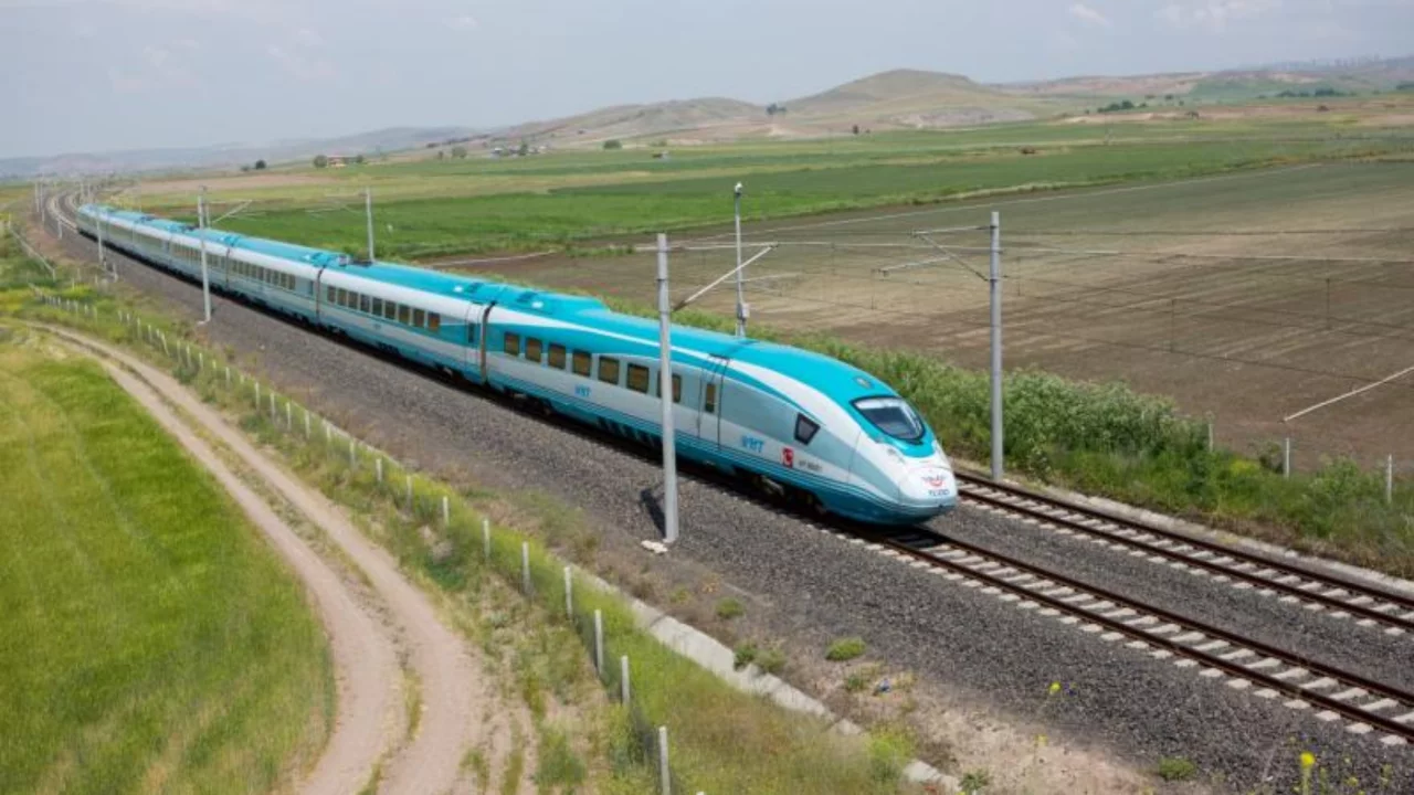 Bursa'da hızlı tren bekleyenlere m&uuml;jde! Bakan Uraloğlu tarihi a&ccedil;ıkladı