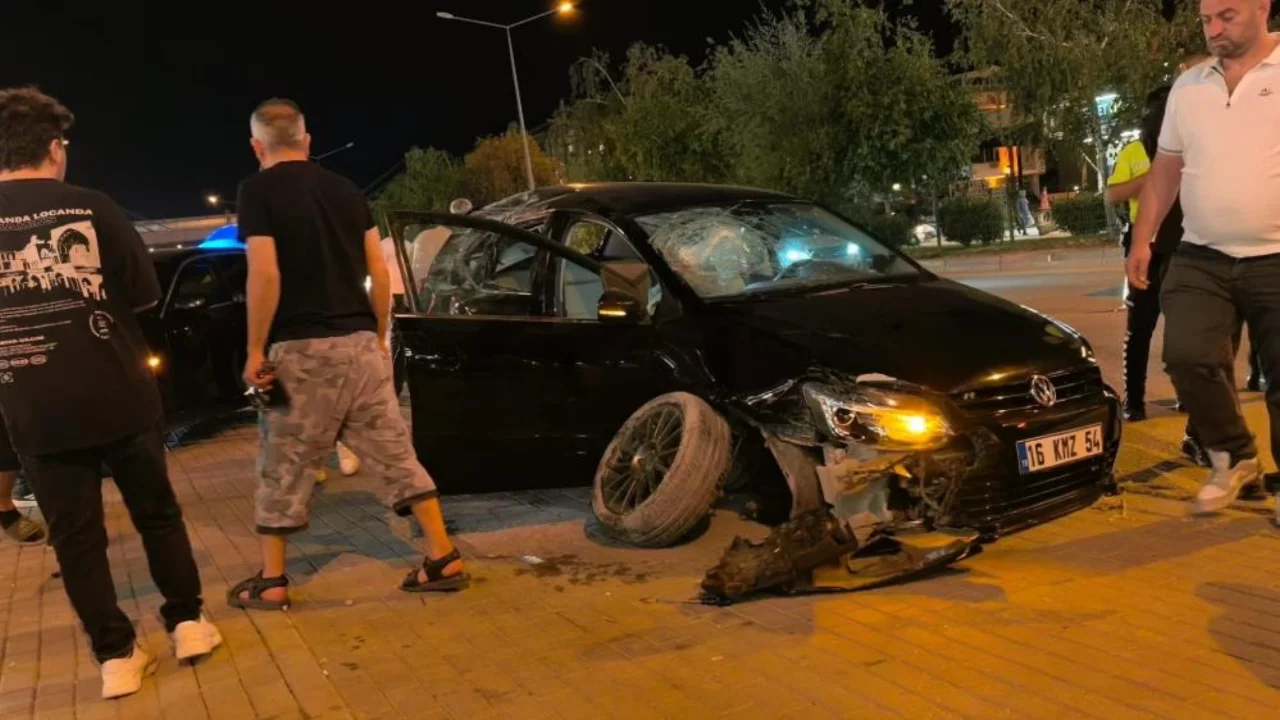 Oğlunu g&ouml;r&uuml;nce fenalaştı! Bursa'daki kaza sonrası y&uuml;rek burkan anlar...