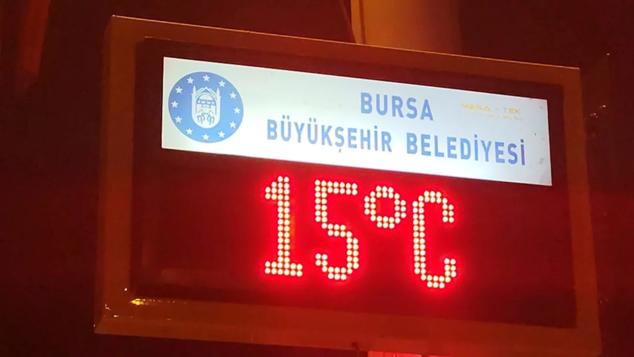 Bursa'da ağustos şaşkınlığı! 45 dereceyi g&ouml;ren kentte termometreler 15 dereceye kadar d&uuml;şt&uuml;