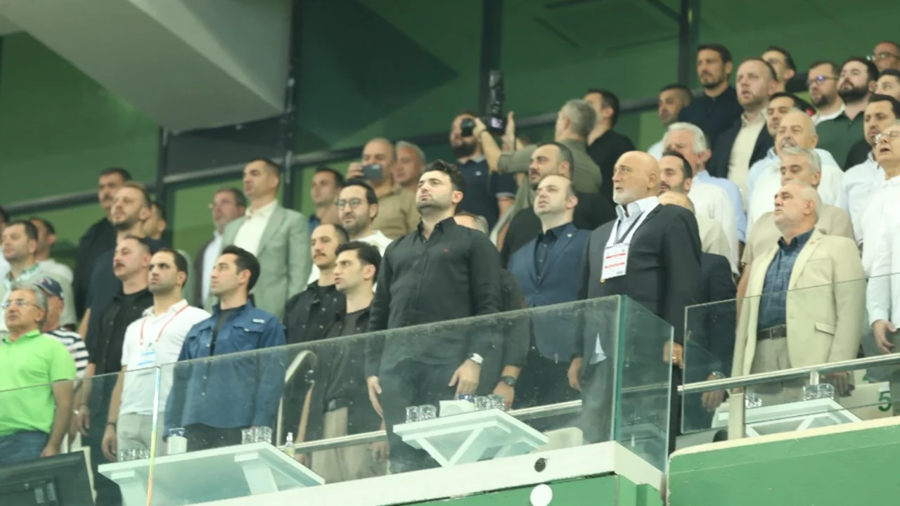 Bursaspor Başkanı Enes &Ccedil;elik'ten galibiyet sonrası taraftara &ouml;vg&uuml;