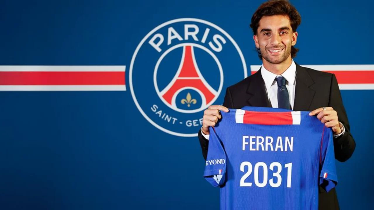 Avrupa'da yılın transferi! PSG, Ferran Torres'i kadrosuna kattı 
