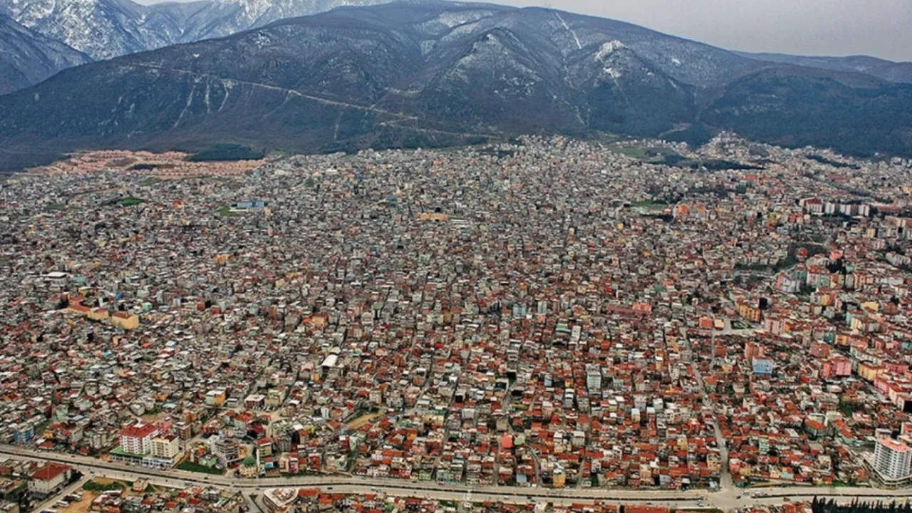 Bursa'da kentsel d&ouml;n&uuml;ş&uuml;m bekleyen mahalleye 6 bin 57 yeni konut geliyor!