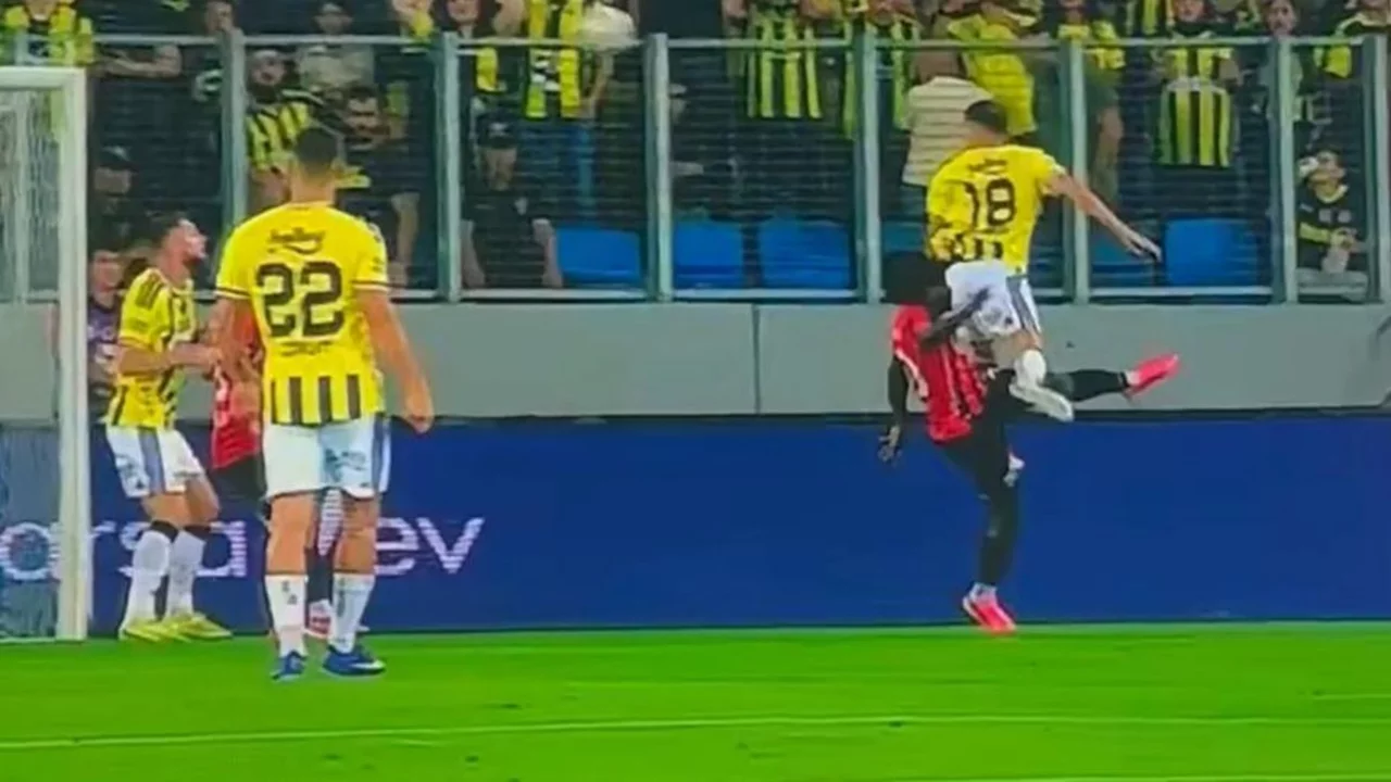 Trio'dan Fenerbah&ccedil;e'nin penaltı beklediği pozisyonlar i&ccedil;in olay yorum