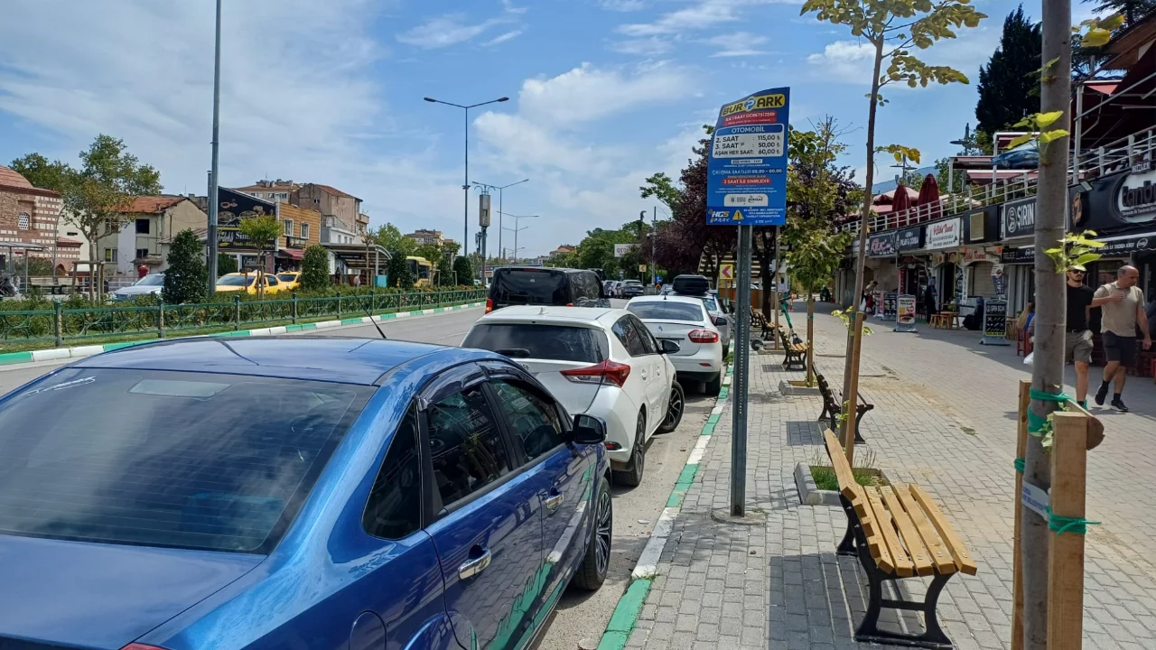Bursa'da otopark kullanan s&uuml;r&uuml;c&uuml;ler dikkat! Tabelalar yerini aldı