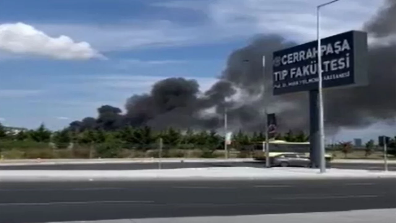 Cerrahpaşa Tıp Fakültesi Hastanesi bahçesinde korkutan yangın 
