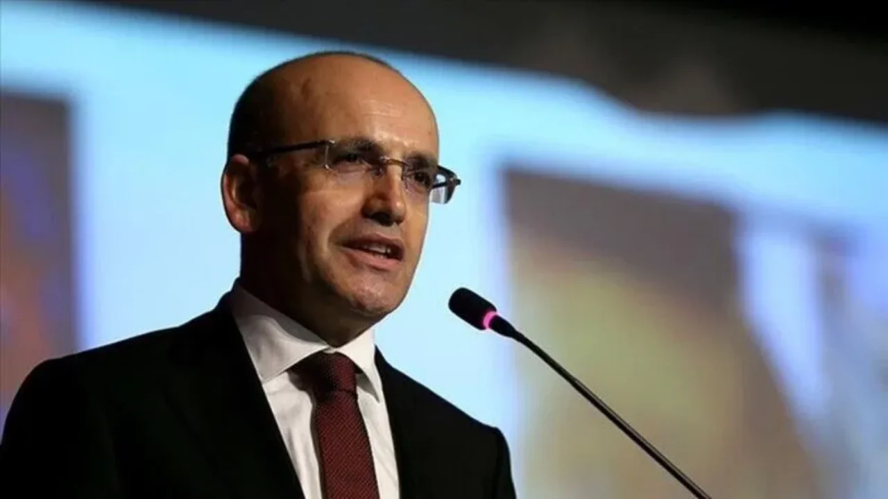 Mehmet Şimşek'ten mükelleflere teşekkür: "Taşıt vergisinde rekor kırdık"