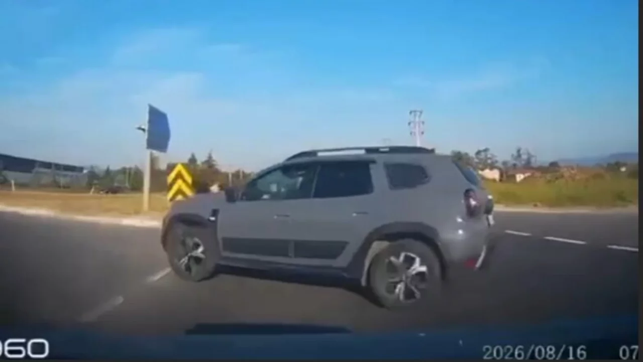 D&uuml;zce'de kavşakta cip ile otomobil &ccedil;arpıştı: 5 yaralı